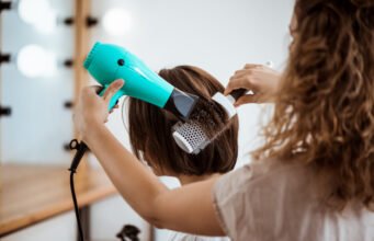 Tips For Choosing The Right Hair Salon For Men And Women beauty salon in Ahmedabad